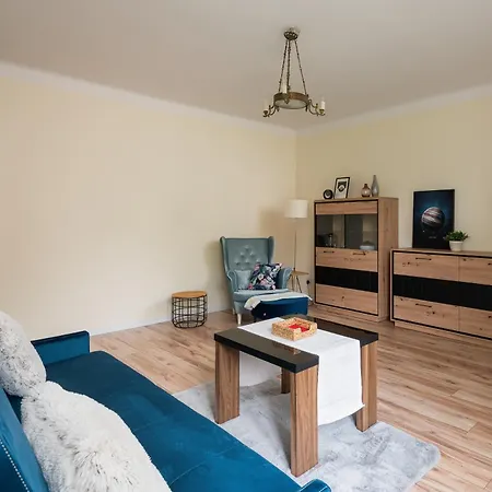 Wlochy 3-bedroom Apartment *